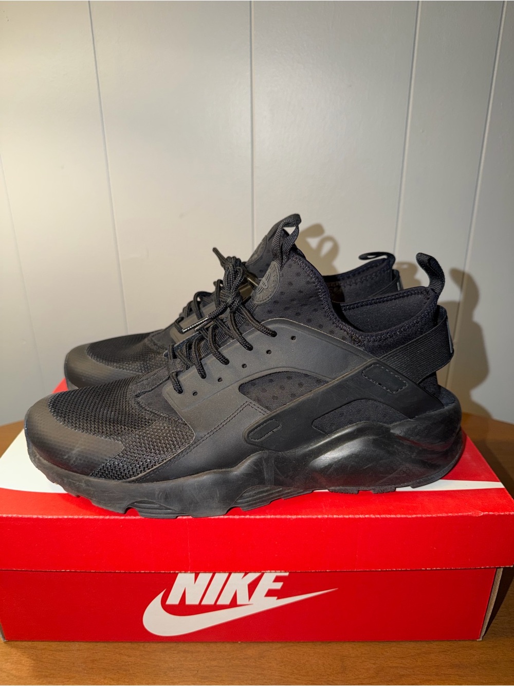 Nike Men's All-Black Huarache Ultra
